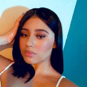 Meet your Posher, Elyzah